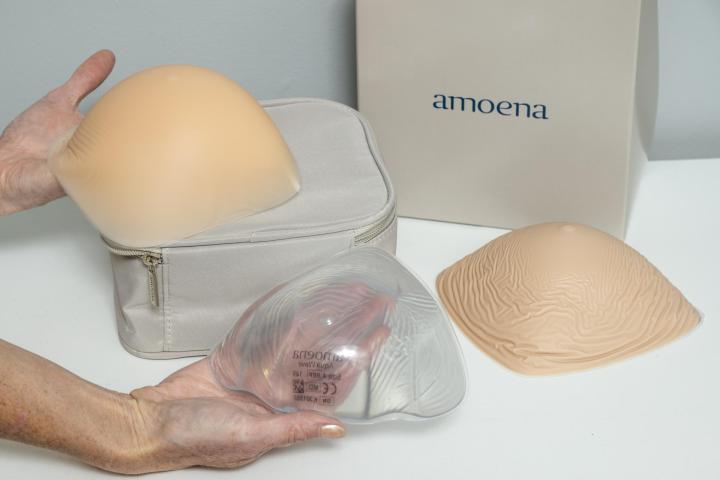 Nous proposons des prothèses mammaires externes aux femmes qui ont subi une mastectomie ou tout autre traitement ayant pu modifier la forme des seins.